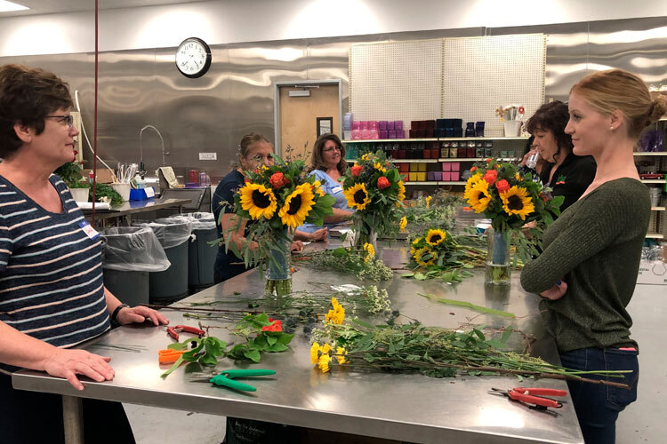 Wine & Design: Sunflower Bouquet/Boutonniere Class