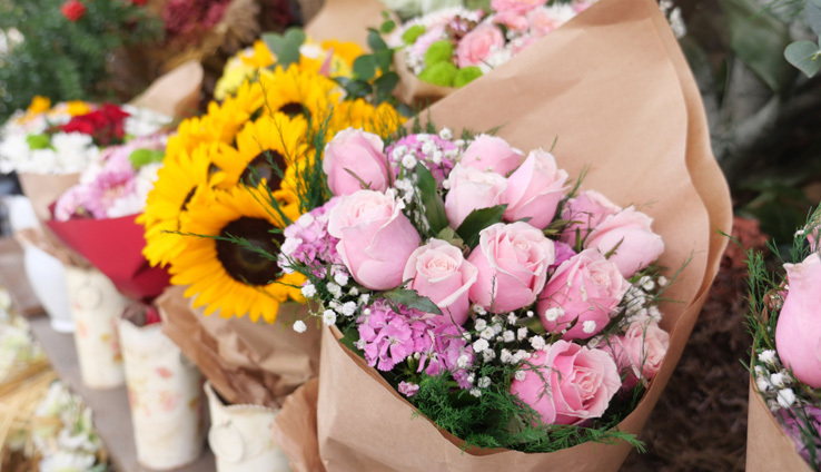 A bouquet of pink roses